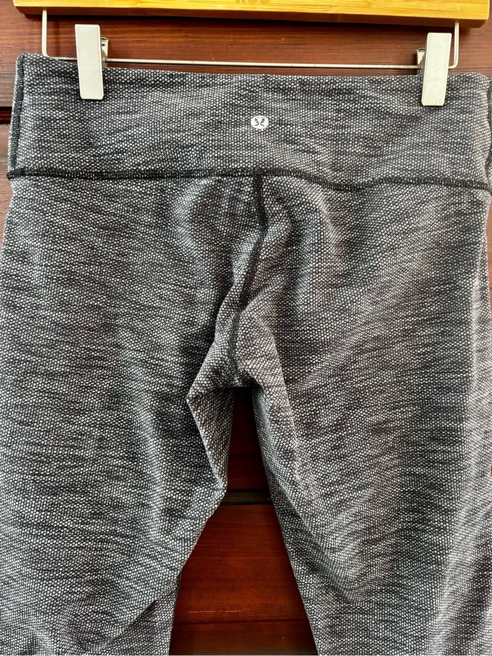 Lululemon Wunder Under Crop *Luxtreme 21" in Heathered Black Size 8 - Picture 4 of 8